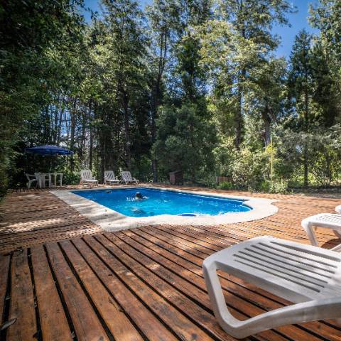 Pileta climatizada de Hostería Pichi Rincón en Villa La Angostura