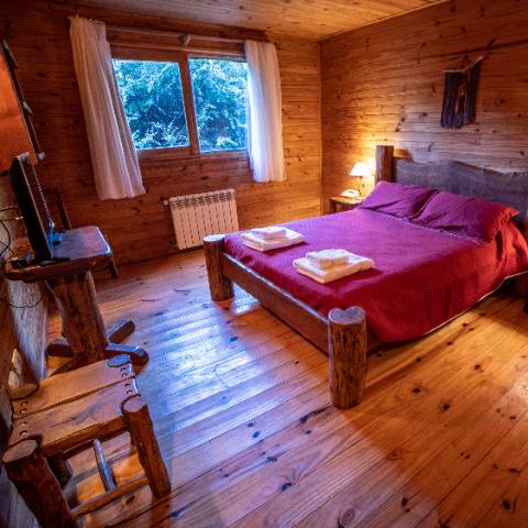 Habitación doble mat planta alta con baño privado en Hostería Pichi Rincón Villa La Angostura