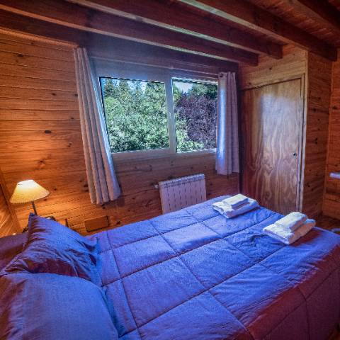 Habitación doble matrimonial vista al parque con baño privado en Hostería Pichi Rincón Villa La Angostura