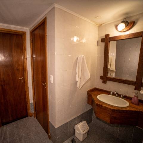 Baño privado familiar en Hostería Pichi Rincón Villa La Angostura