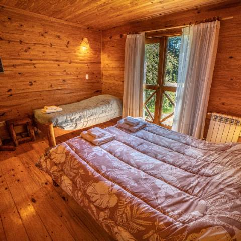 Habitación doble matrimonial con baño privado en Hostería Pichi Rincón Villa La Angostura